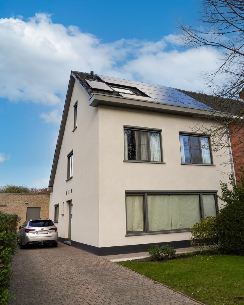 Gevelrenovatie met spuitkurk in Sint-Gillis