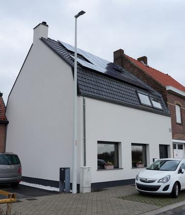 Crepi gevelrenovatie in Gullegem Gevelisolatie met crepi en nieuwe ramen in Gullegem