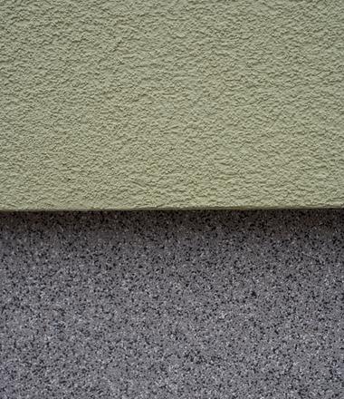 Foto Gesloten woning in Sint-Niklaas met crepi, isolatie en alu details.