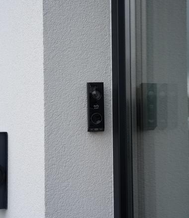 Crepi gevelrenovatie in Gullegem Gevelisolatie met crepi en nieuwe ramen in Gullegem