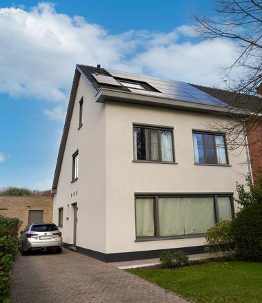 Gevelrenovatie met spuitkurk in Sint-Gillis