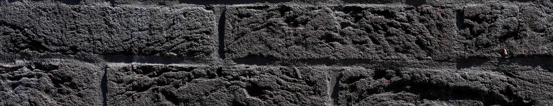 Donkere steenstrips en gevelisolatie voor woning in Hulst